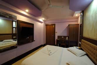 Hotel Grand Plaza Safdurjung Enclave, New Delhi 3
